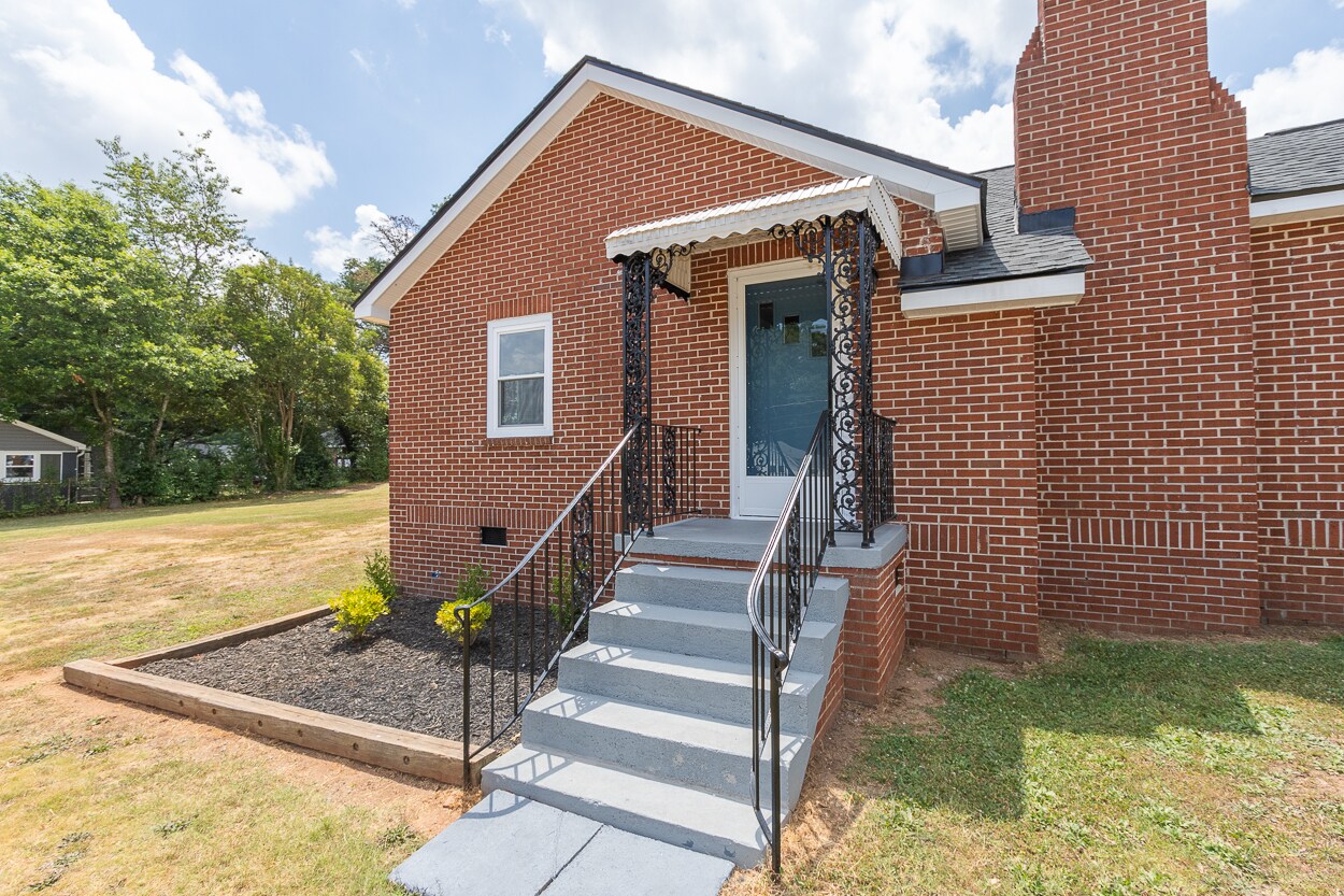 2411 W Whitner St, Anderson, SC for sale Primary Photo- Image 1 of 1