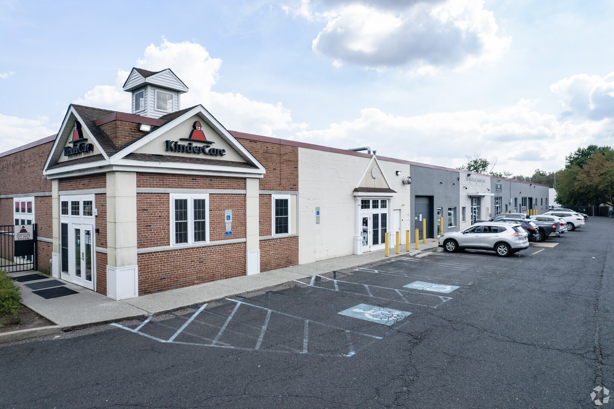 407-411 Sette Dr, Paramus, NJ for lease Primary Photo- Image 1 of 5