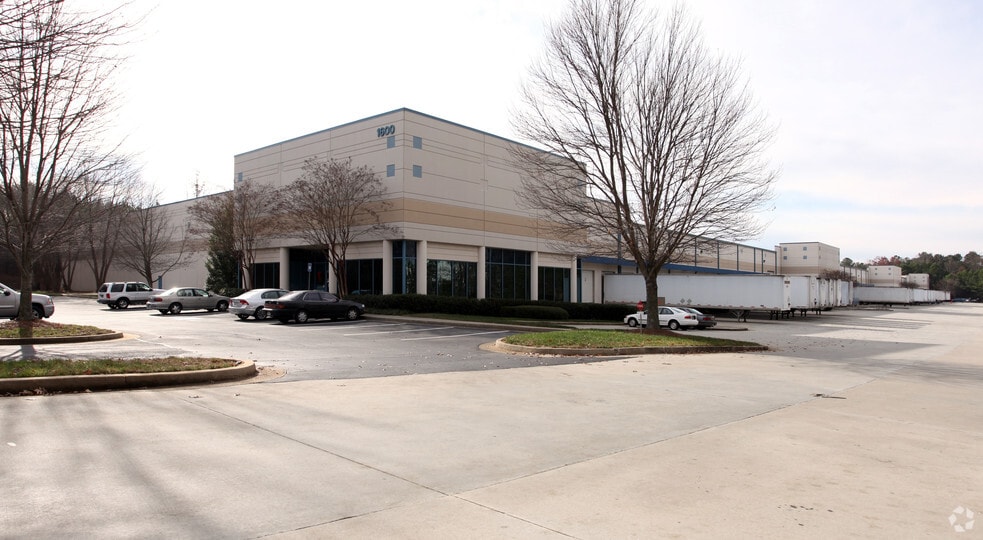 1600 Cross Pointe Way, Duluth, GA for lease - Primary Photo - Image 1 of 5