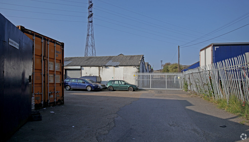 20 River Rd, Barking for lease - Primary Photo - Image 1 of 4