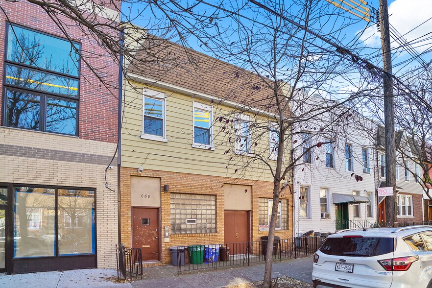 688 Woodward Ave, Ridgewood, NY 11385