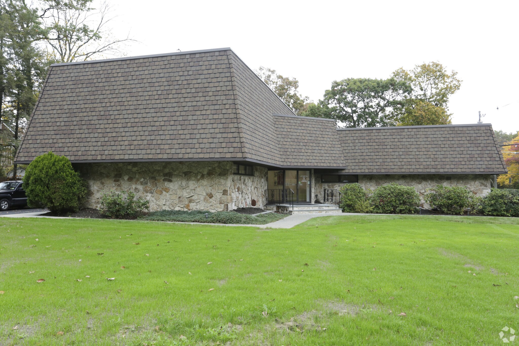 231 Espanong Rd, Lake Hopatcong, NJ for sale Primary Photo- Image 1 of 1