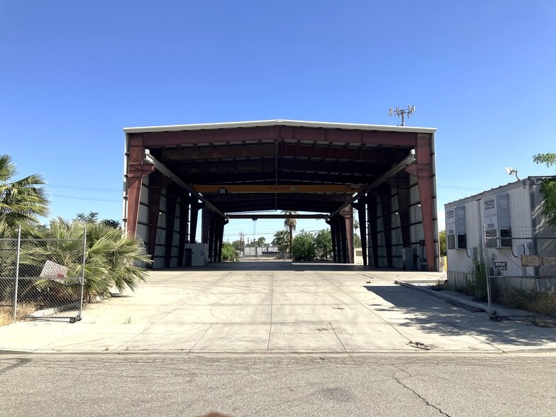 1300 32nd St, Bakersfield, CA for lease - Building Photo - Image 2 of 14