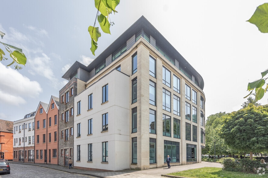 66 Queen Sq, Bristol for lease - Building Photo - Image 2 of 4