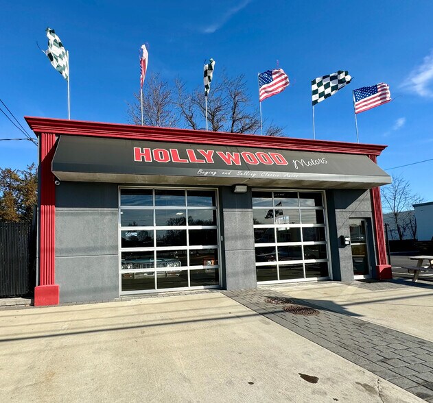 659 Sunrise Hwy, West Babylon, NY for sale - Primary Photo - Image 1 of 1