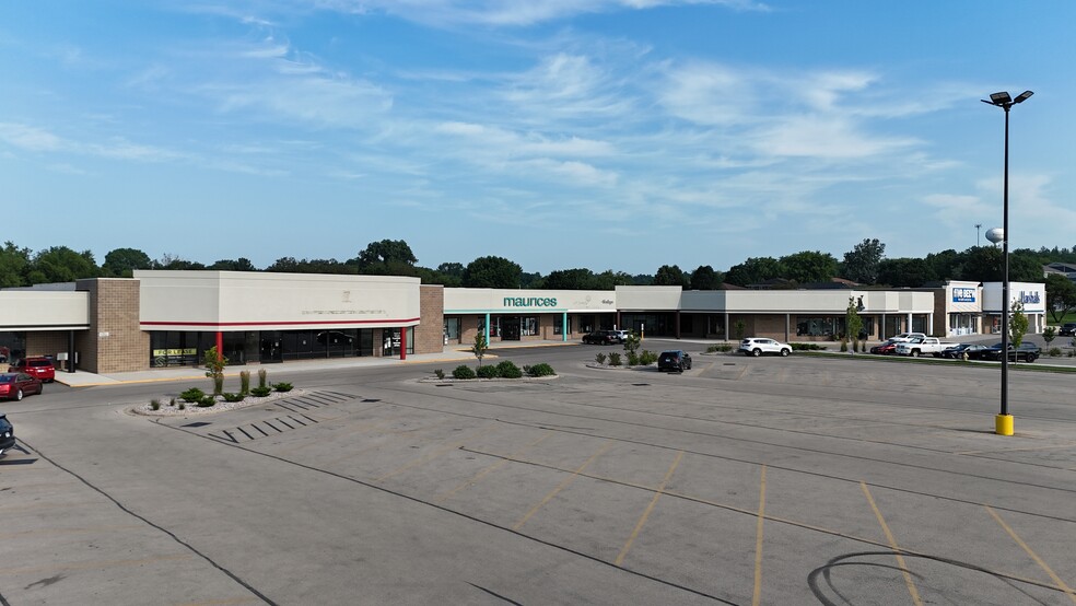 1810-1880 S West Ave, Freeport, IL for lease - Building Photo - Image 3 of 16