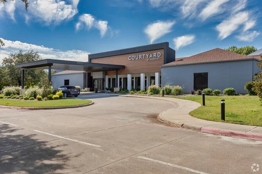 4165 Proton Dr, Addison, TX for sale - Primary Photo - Image 1 of 12