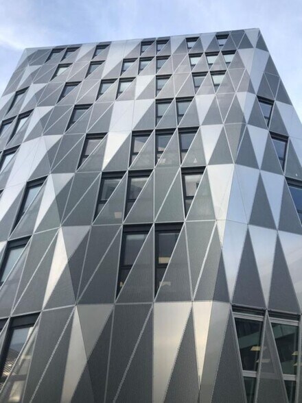 Office in Rennes for lease - Building Photo - Image 2 of 10