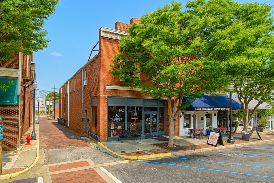 111 W Public Sq, Laurens, SC for sale - Primary Photo - Image 1 of 3