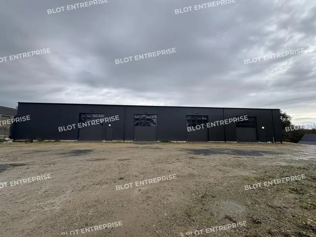 Flex in Kersaint-Plabennec for lease Building Photo- Image 1 of 7