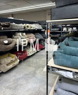 Retail in Vitrolles for lease - Interior Photo - Image 2 of 5