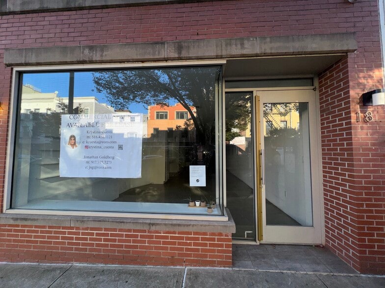 182 Grand St, Brooklyn, NY for lease - Building Photo - Image 1 of 16