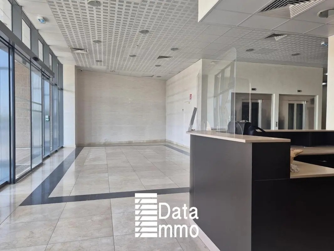 21 Boulevard Jean Monnet, Villiers-sur-Marne for lease Building Photo- Image 1 of 6