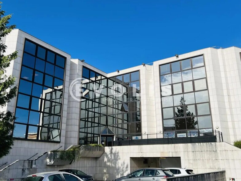 Office in Lognes for lease - Building Photo - Image 2 of 9