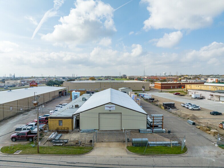 106 Factory Dr, Waco, TX for lease - Building Photo - Image 2 of 4