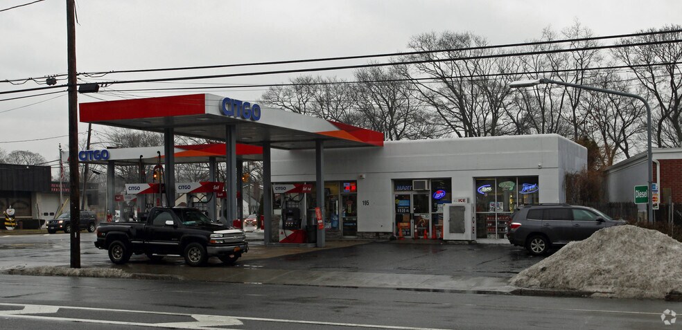 Retail in Lindenhurst, NY for sale - Primary Photo - Image 1 of 1