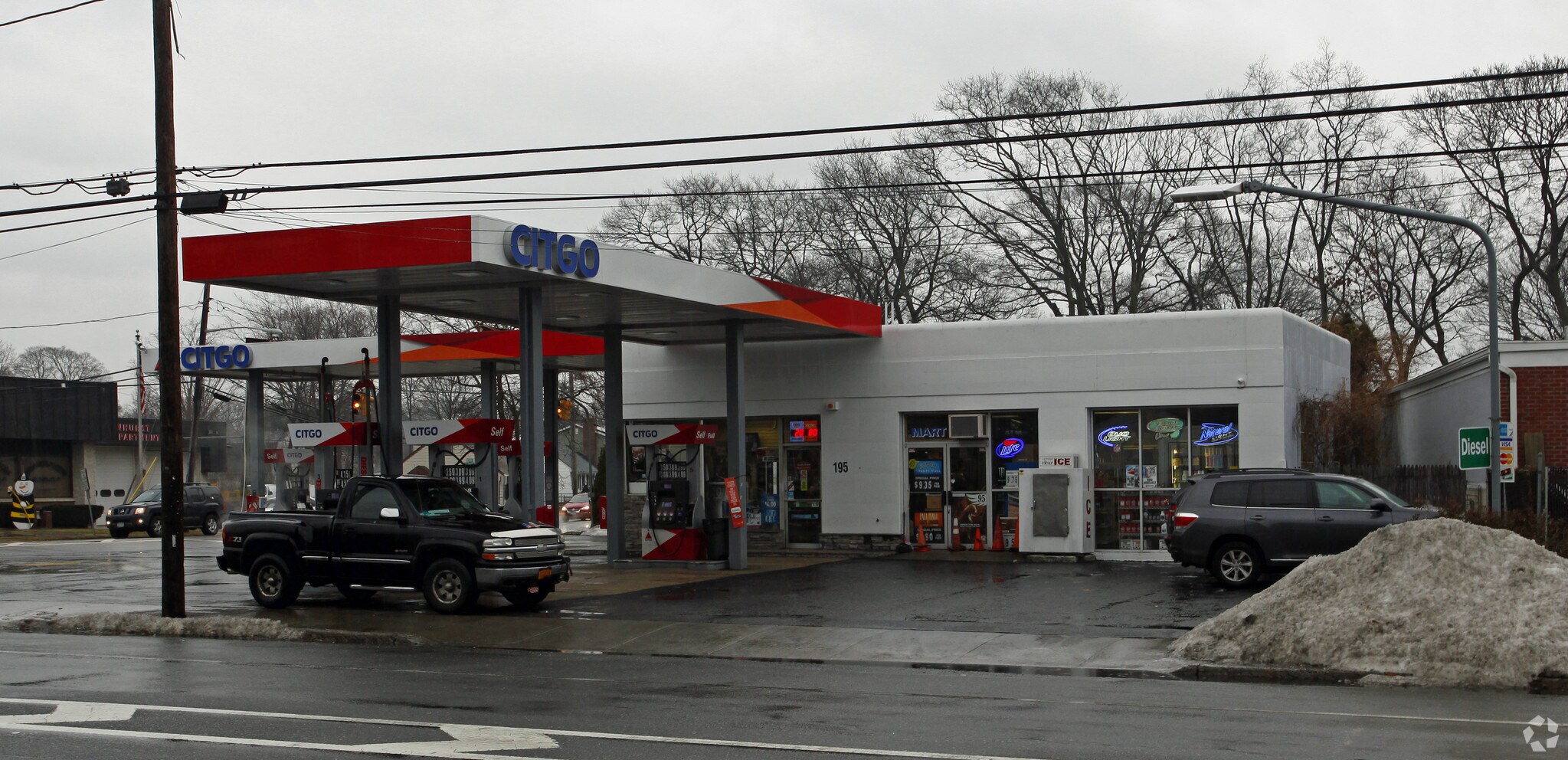 Retail in Lindenhurst, NY for sale Primary Photo- Image 1 of 1