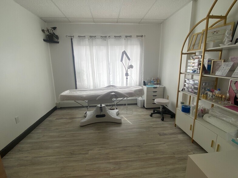 1923 Post Rd, Warwick, RI for lease - Interior Photo - Image 2 of 26