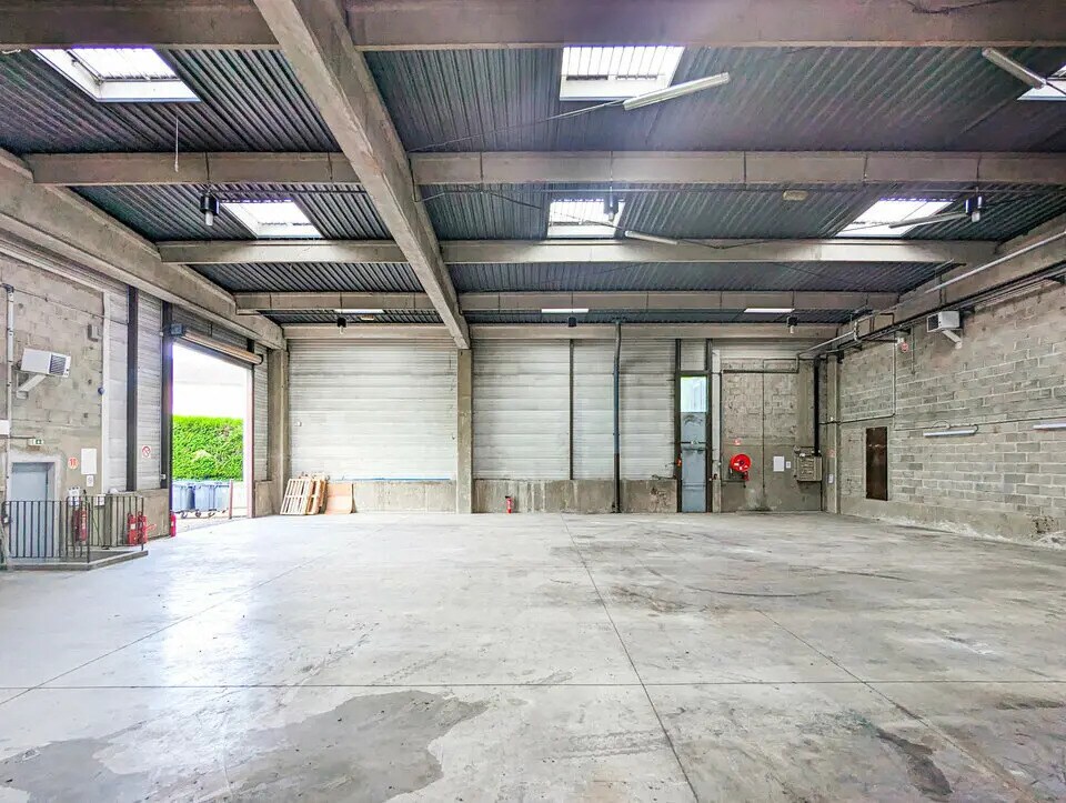 Location Entrepôt 451 m² - Photo 1