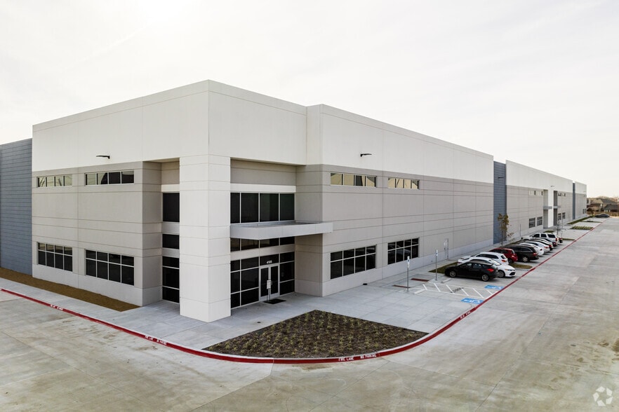 4101 Live Oak Dr, The Colony, TX for lease - Building Photo - Image 2 of 7