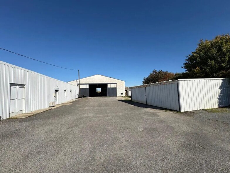 Flex in Pons for sale - Building Photo - Image 2 of 18