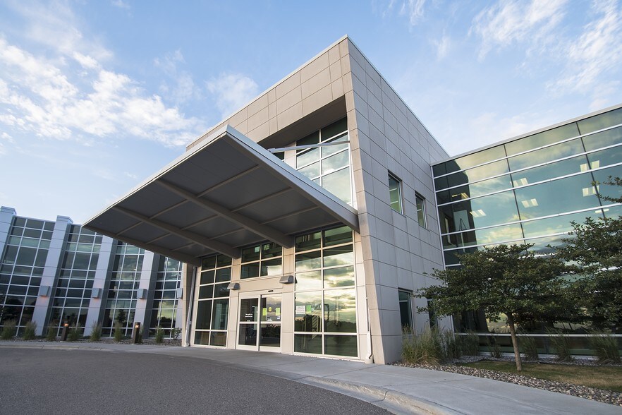 1000 140th St W, Burnsville, MN for lease - Building Photo - Image 1 of 22