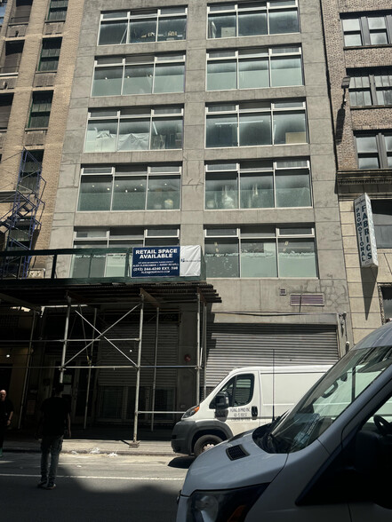 269 W 39th St, New York, NY for lease - Building Photo - Image 1 of 10