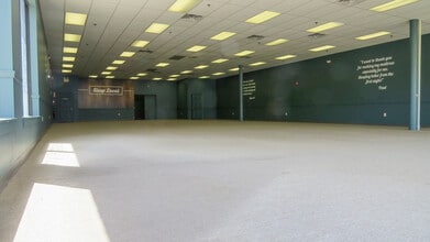 777 S Willow St, Manchester, NH for lease Interior Photo- Image 2 of 14