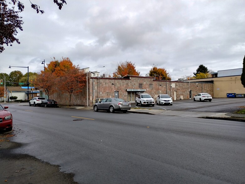 301-309 S 3rd St, Renton, WA for lease - Building Photo - Image 2 of 8