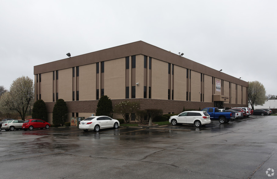 6910 N Holmes St, Gladstone, MO 64118 - Gladstone Office Bldg | LoopNet