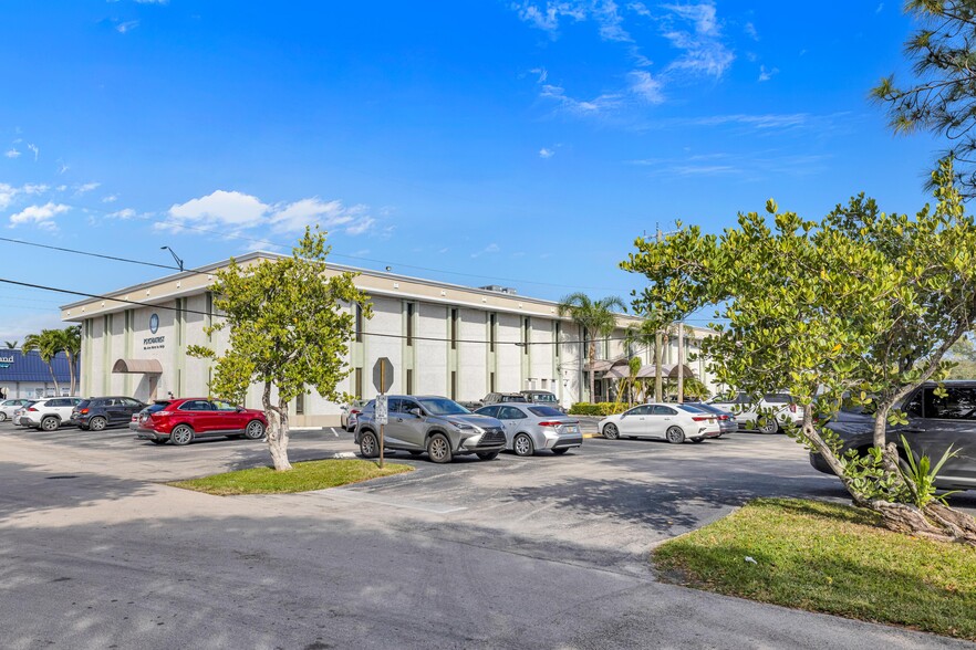 1400 E Oakland Park Blvd, Oakland Park, FL for lease - Building Photo - Image 3 of 11