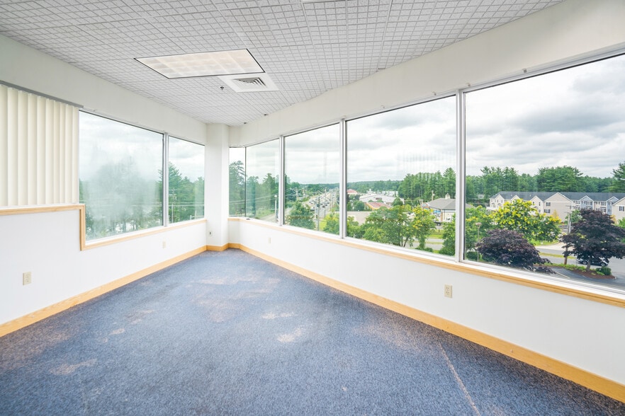 547 Amherst St, Nashua, NH for lease - Building Photo - Image 2 of 3