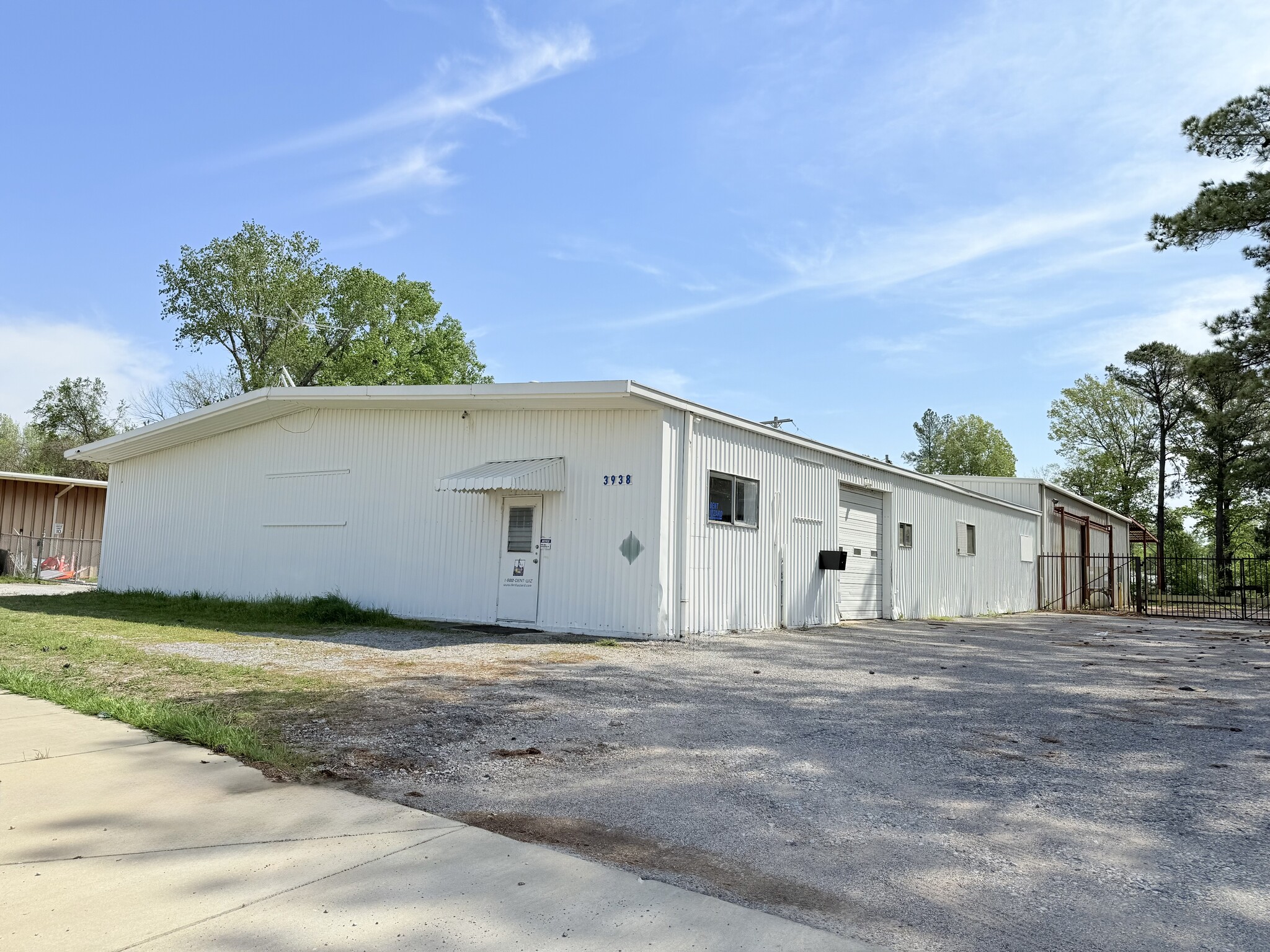 3938 Runway Rd, Memphis, TN for lease Building Photo- Image 1 of 15