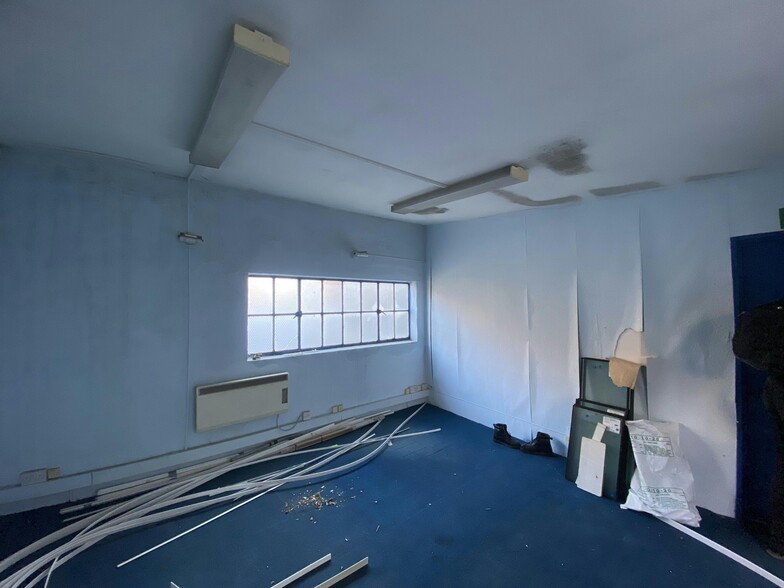 Saltram Crescent, London for lease - Building Photo - Image 3 of 4