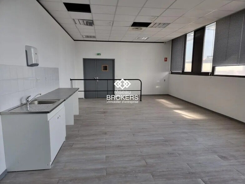 Office in Nîmes for lease - Interior Photo - Image 3 of 5