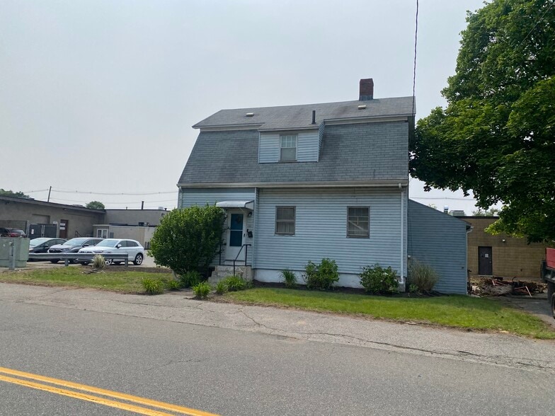 152 Central St, Stoneham, MA for lease - Primary Photo - Image 1 of 3