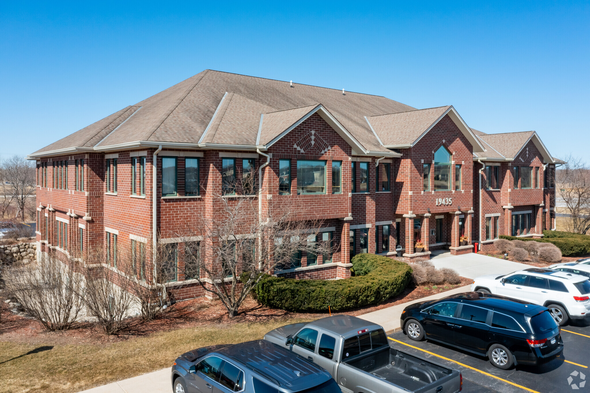 19435 W Capitol Dr, Brookfield, WI for lease Building Photo- Image 1 of 9