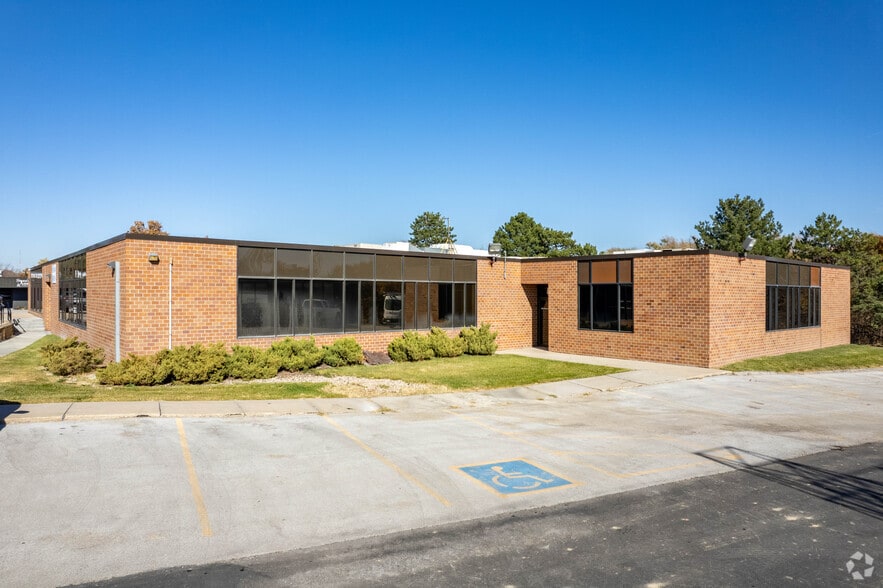 2435 S 130th Cir, Omaha, NE for lease - Building Photo - Image 3 of 7