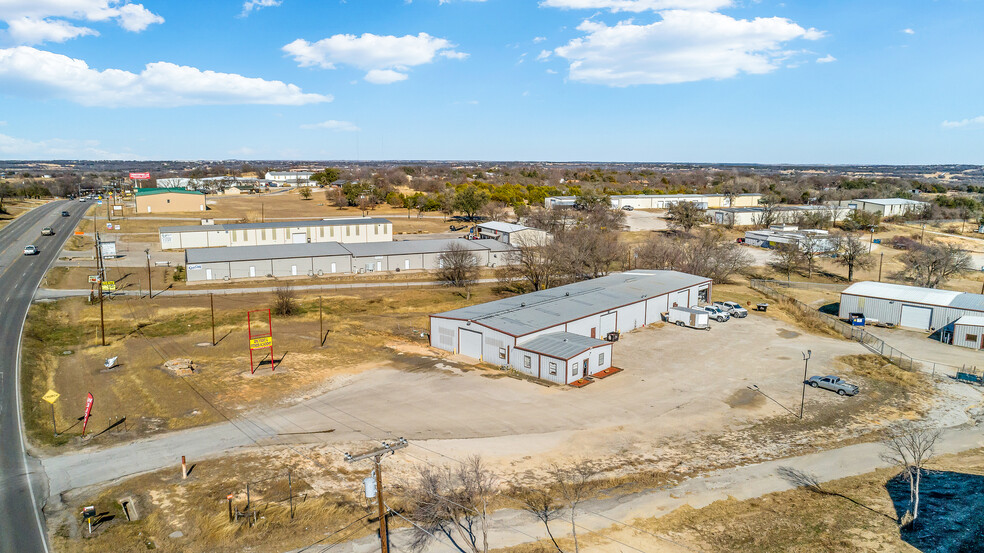 1806 N Main St, Weatherford, TX for lease - Primary Photo - Image 1 of 13