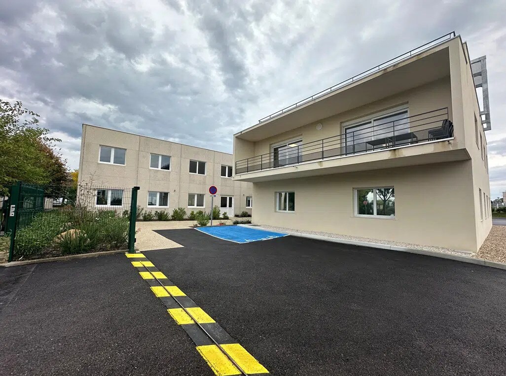 22 Rue Du 35Eme Regiment D'Aviation, Bron for sale Building Photo- Image 1 of 8