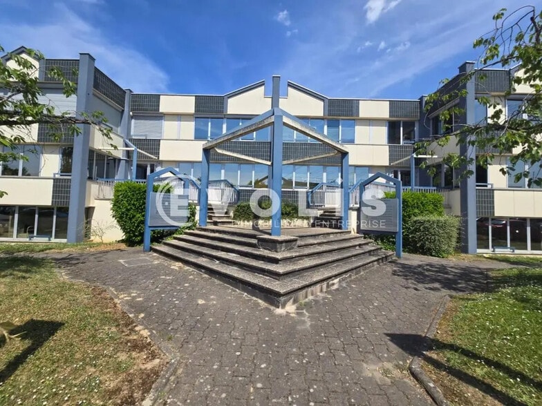 Office in Massy for lease - Building Photo - Image 1 of 8