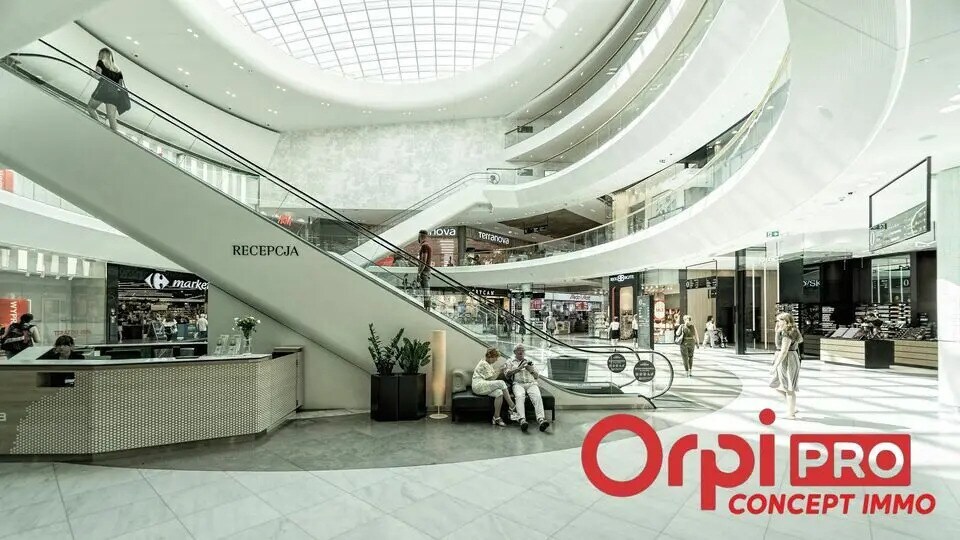 Retail in Saint-Vincent-de-Tyrosse for lease - Building Photo - Image 2 of 8