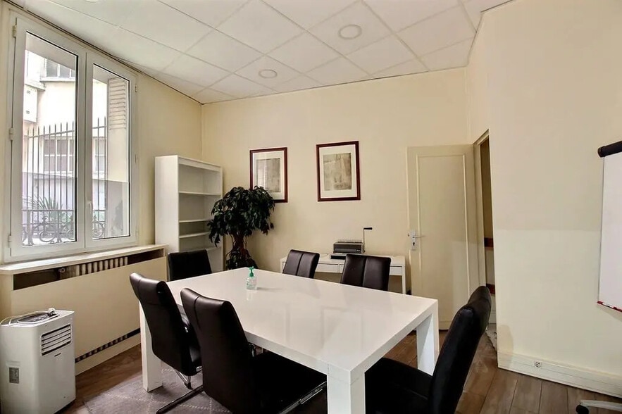 Office in Paris for lease - Interior Photo - Image 3 of 6
