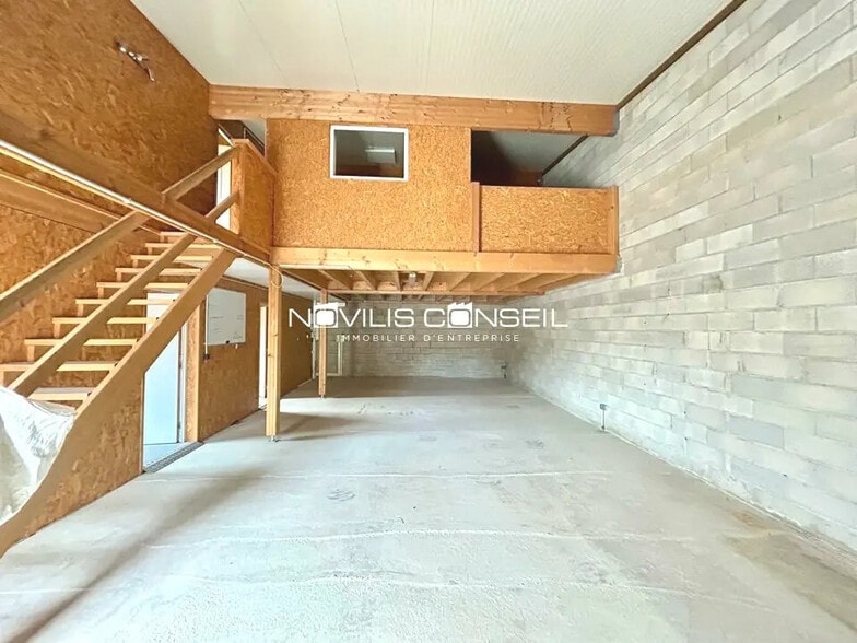 Flex in Garidech for lease - Interior Photo - Image 1 of 7