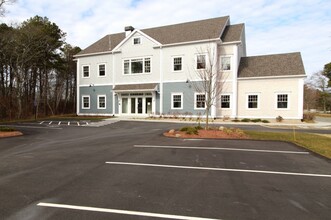 1575 Iyannough Rd, Hyannis, MA for lease Building Photo- Image 2 of 10