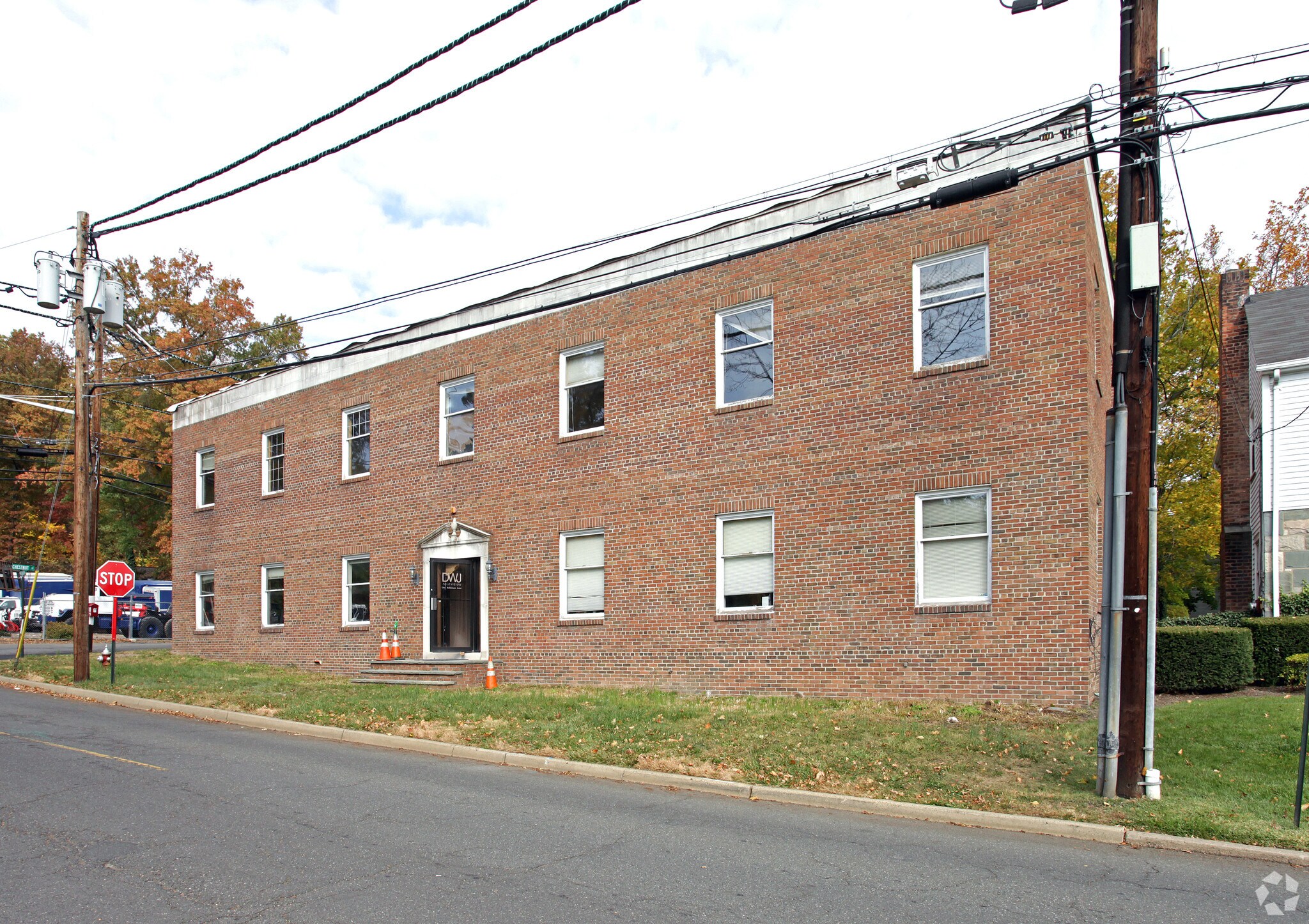 5 Robinson Ln, Ridgewood, NJ for sale Primary Photo- Image 1 of 1