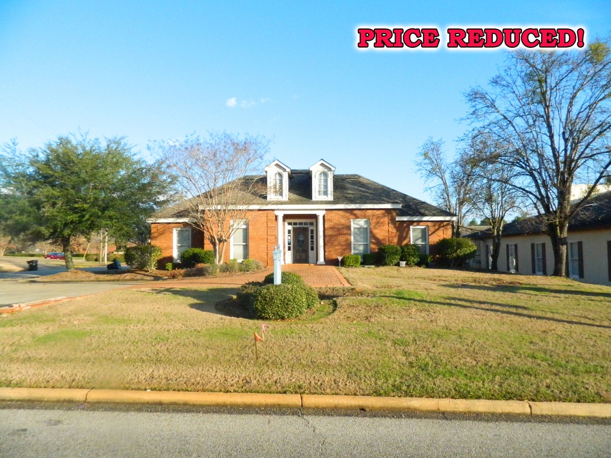 6336 Woodmere Blvd, Montgomery, AL 36117