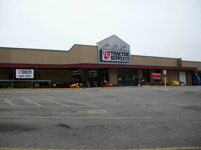 601 S Main St, Salem, IN for lease - Primary Photo - Image 1 of 2