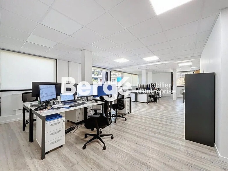 Office in Saint-Laurent-du-Var for lease - Interior Photo - Image 2 of 18