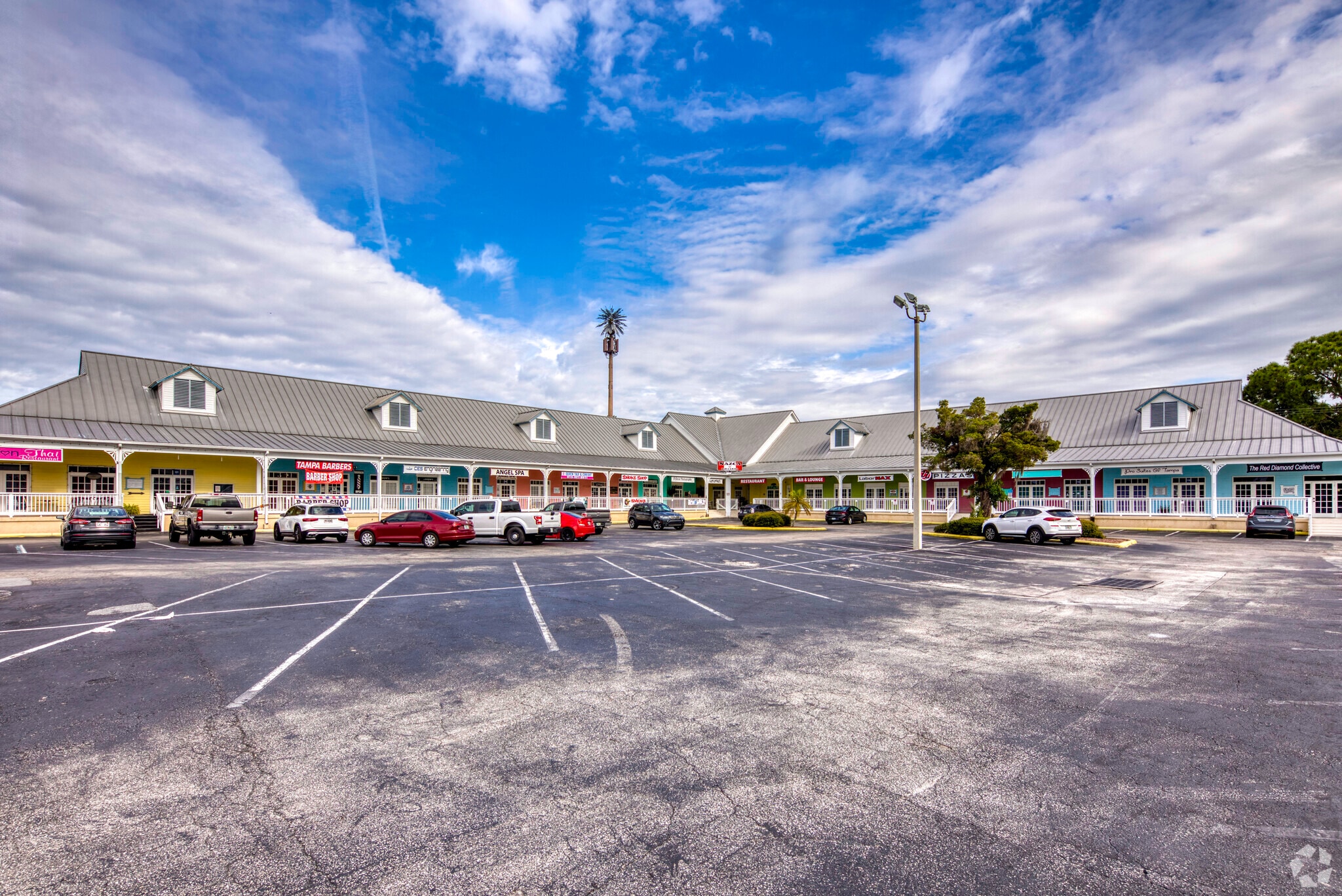 5915 Memorial Hwy, Tampa, FL for lease Building Photo- Image 1 of 11